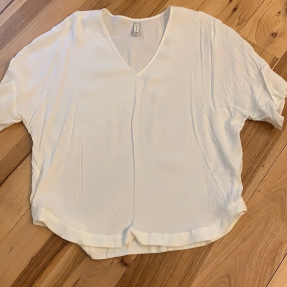 White ruffles sleeve top - Picture 1 of 3